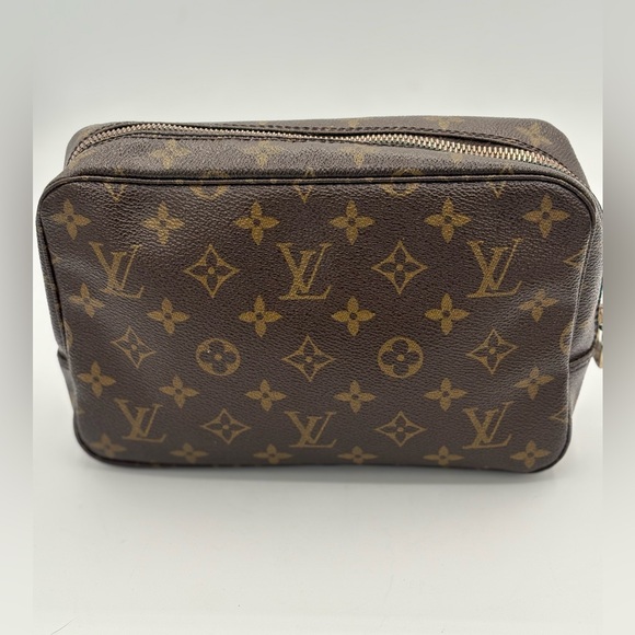Louis Vuitton Monogram Toilette 23 Clutch - Picture 6 of 12